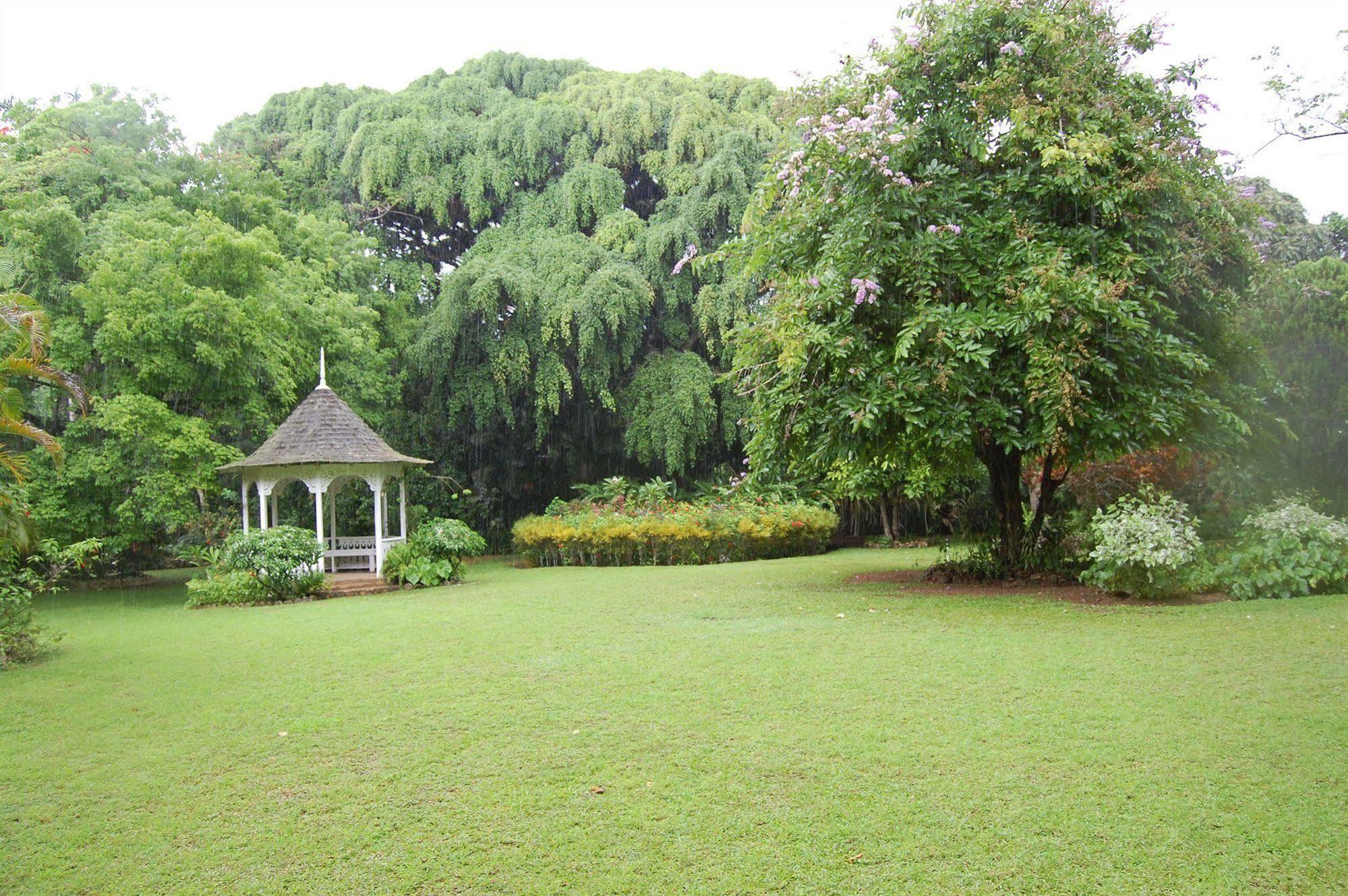 אוצ'ו ריוס Inn At Shaw Park Gardens & Waterfalls מראה חיצוני תמונה